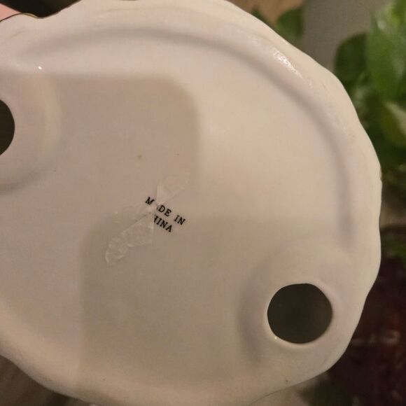 VINTAGE Elegant Figurine with Red and White Iridescent Dress 8 Inches - Picture 8 of 11